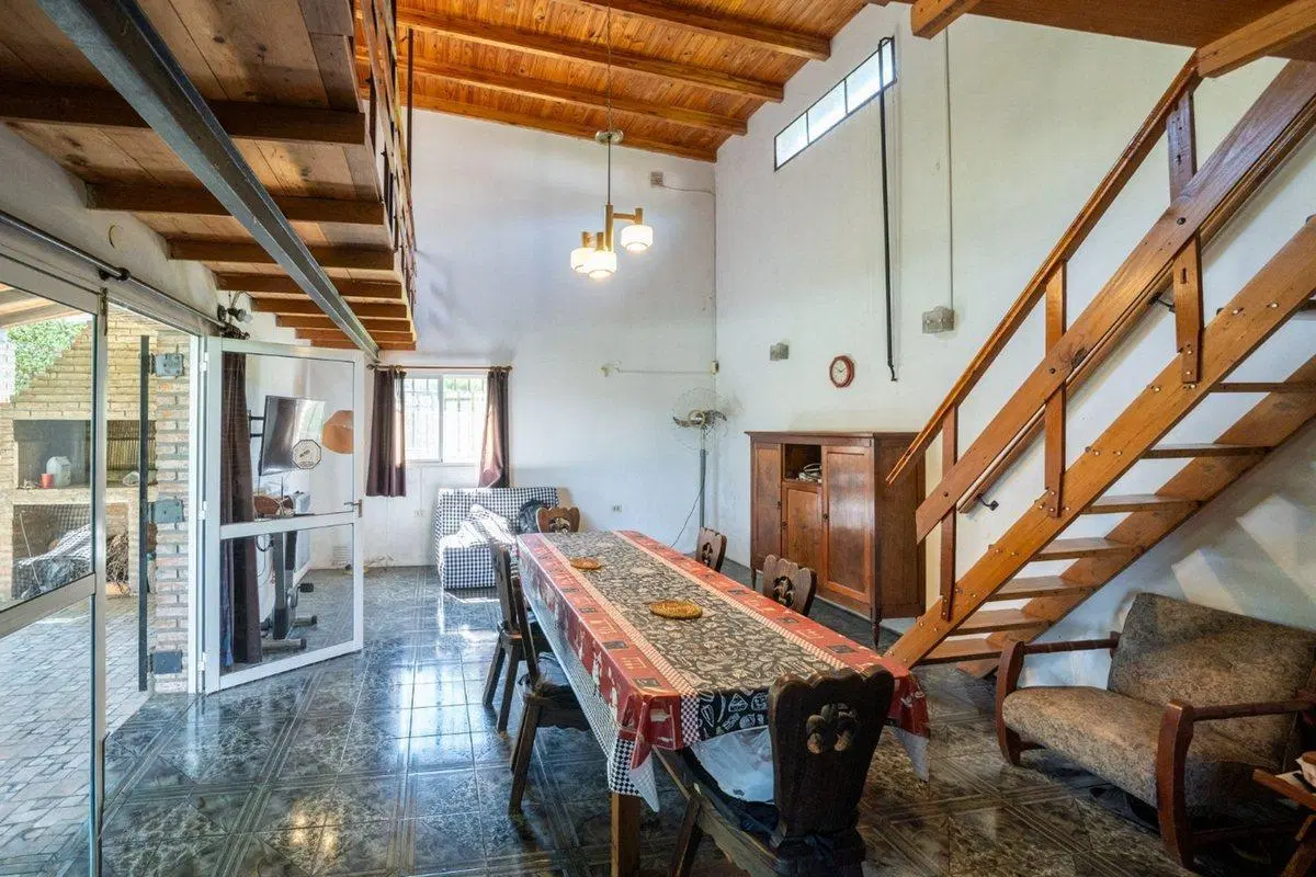 CASA EN VENTA EN GENERAL LAGOS CON PILETA 4
