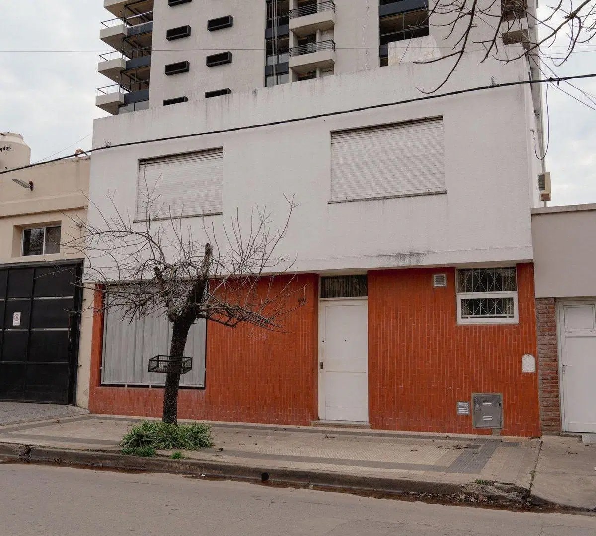 VENTA - CASA 3 HABITACIONES, PILETA Y DEPENDENCIA 5