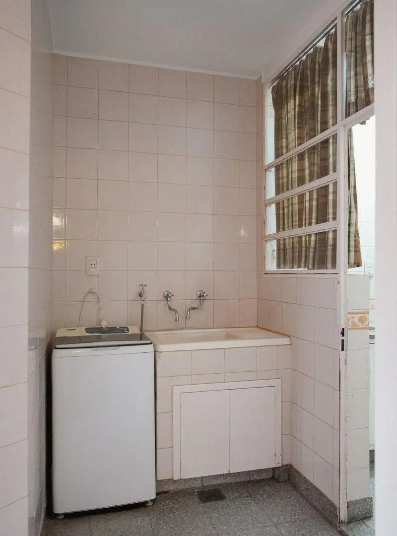 VENTA - CASA 3 HABITACIONES, PILETA Y DEPENDENCIA 2
