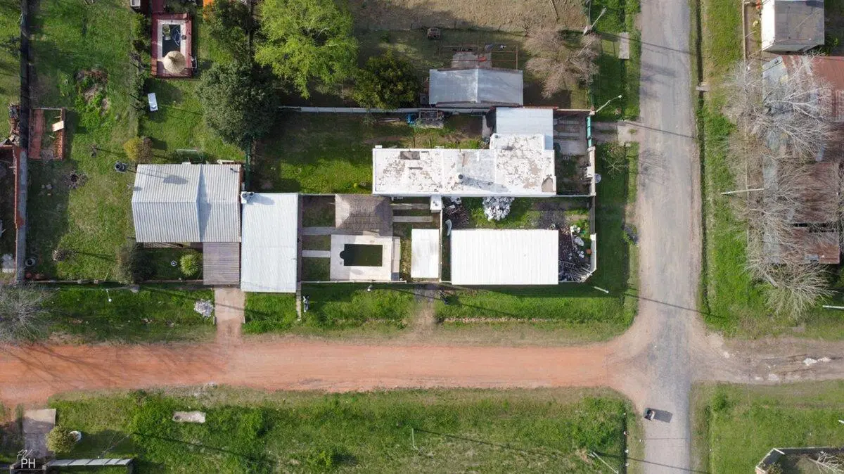 VENTA - CASA 2 DORMITORIOS + GALPON, ROLDAN 3