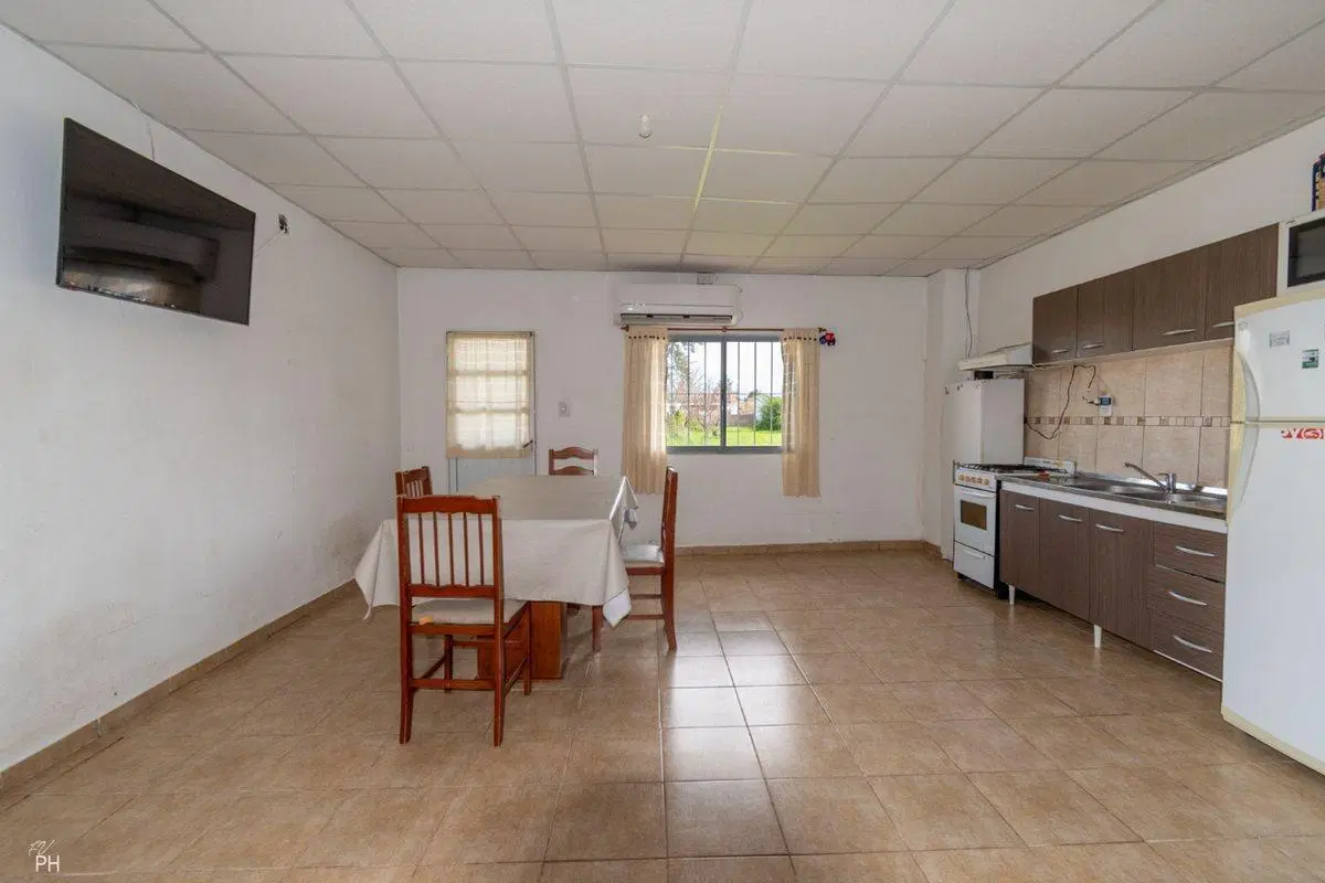 VENTA - CASA 2 DORMITORIOS + GALPON, ROLDAN 5