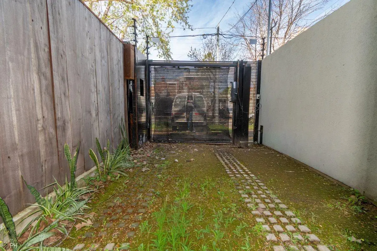 MONOAMBIENTE EN VENTA CON COCHERA EN ALBERDI 4
