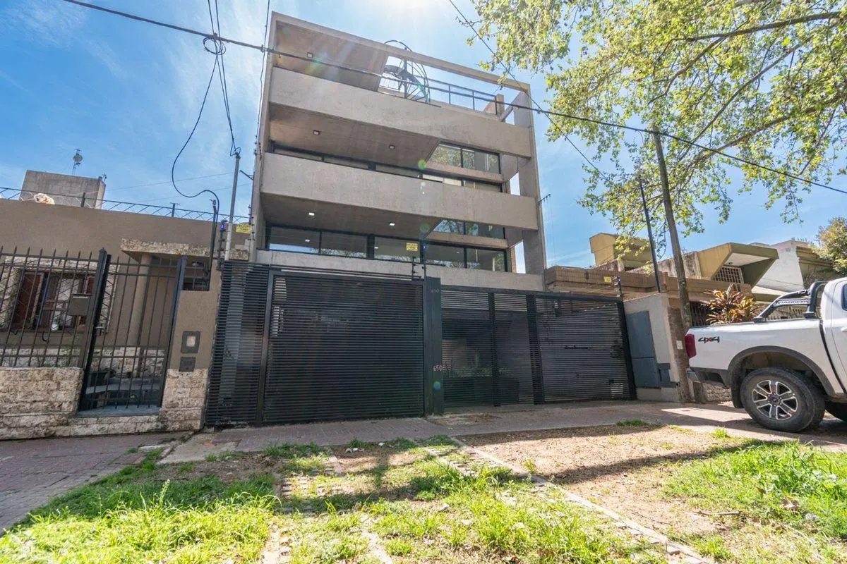 MONOAMBIENTE EN VENTA CON COCHERA EN ALBERDI 5