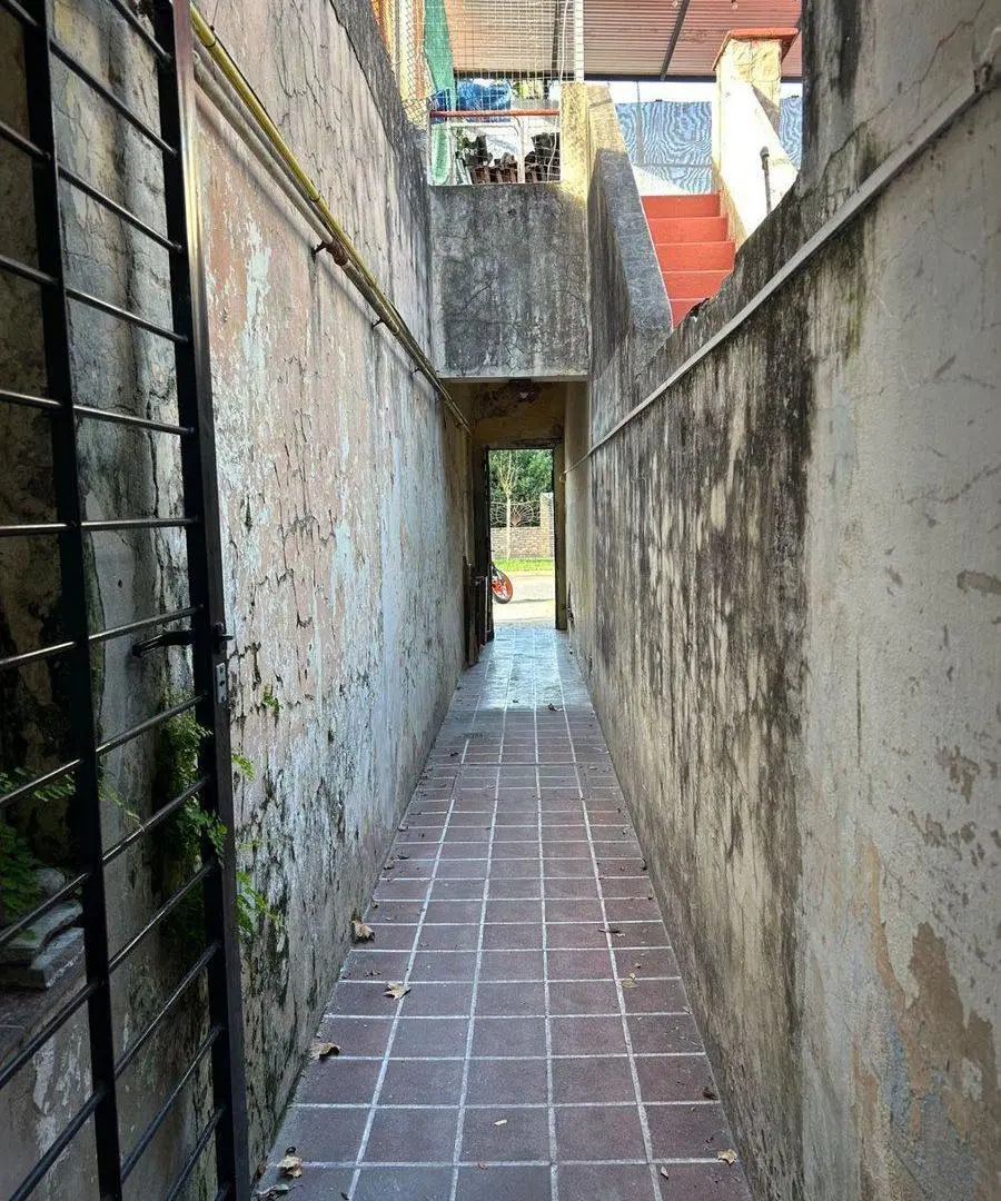 Venta casa de pasillo 2 dormitorios 4