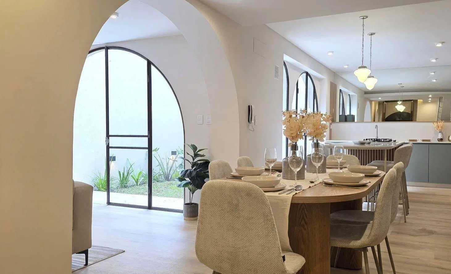 VENTA CASA 3 DORMITORIOS. PATIO. COCHERA. LOURDES 4