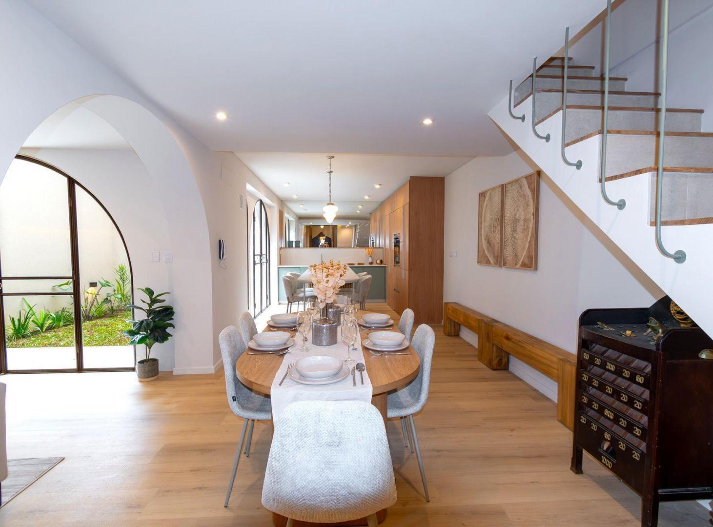 VENTA CASA 3 DORMITORIOS. PATIO. COCHERA. LOURDES