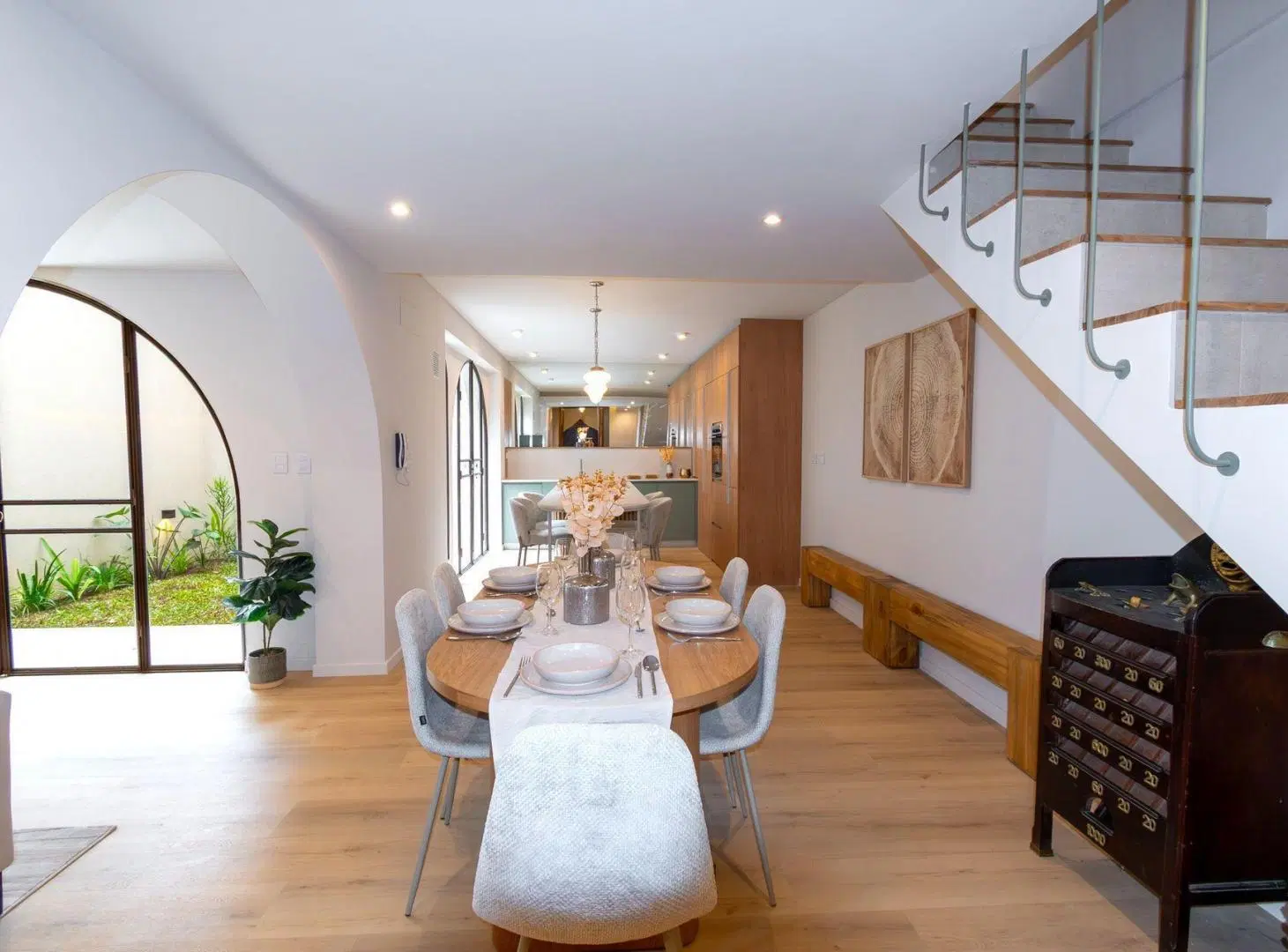 VENTA CASA 3 DORMITORIOS. PATIO. COCHERA. LOURDES 2