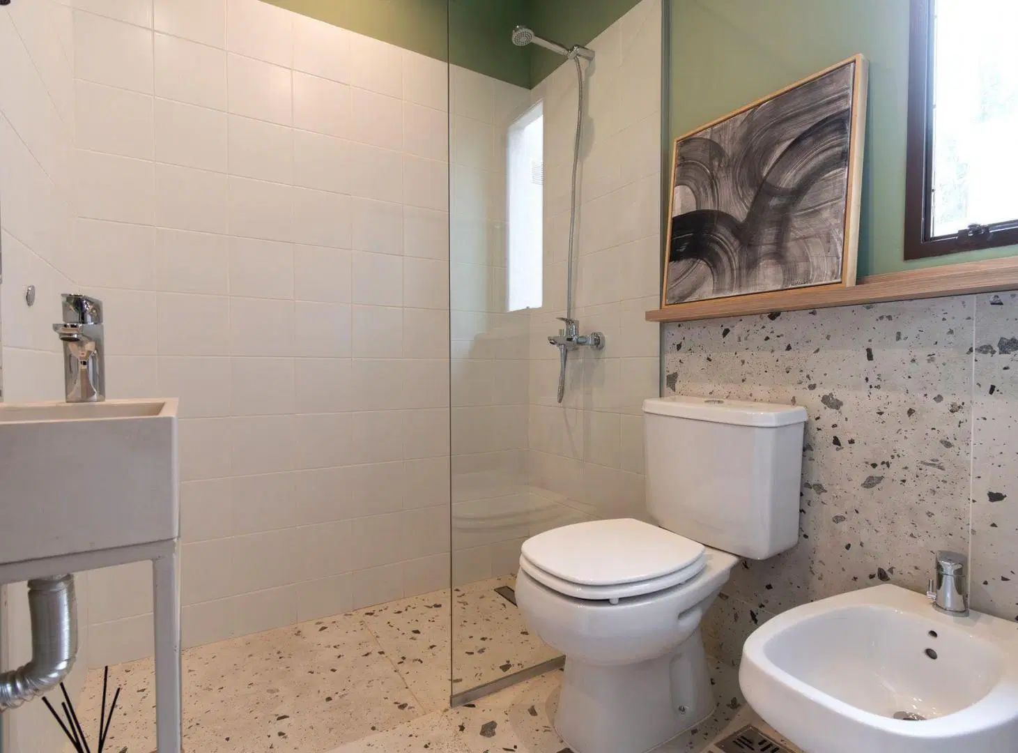 VENTA CASA 3 DORMITORIOS. PATIO. COCHERA. LOURDES 2