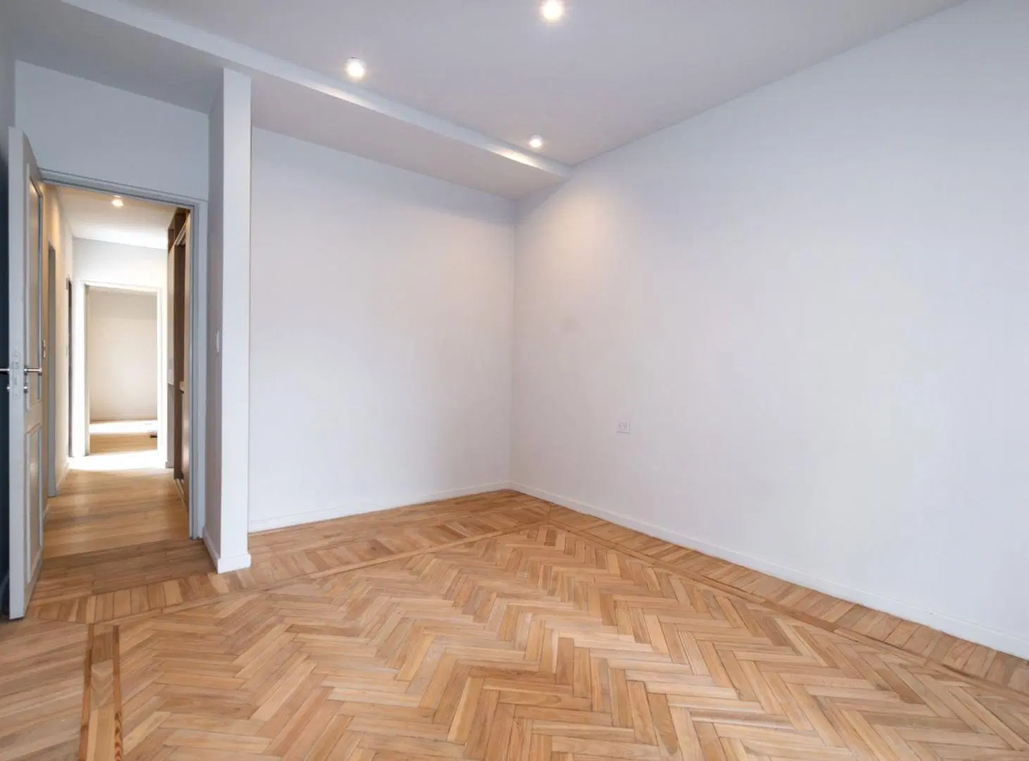 VENTA CASA 3 DORMITORIOS. PATIO. COCHERA. LOURDES 4