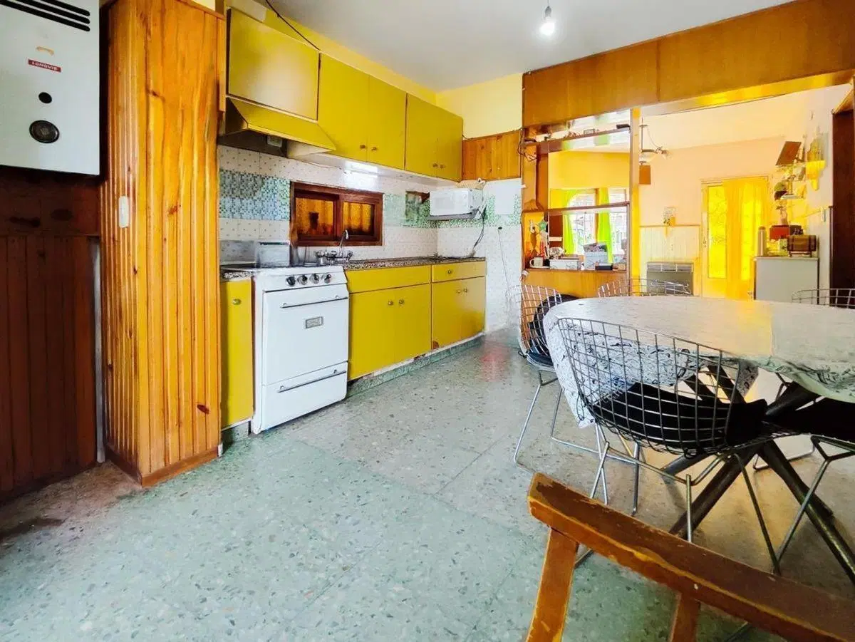 VENTA CASA 3 DORMITORIOS CON PATIO Y COCHERA 5