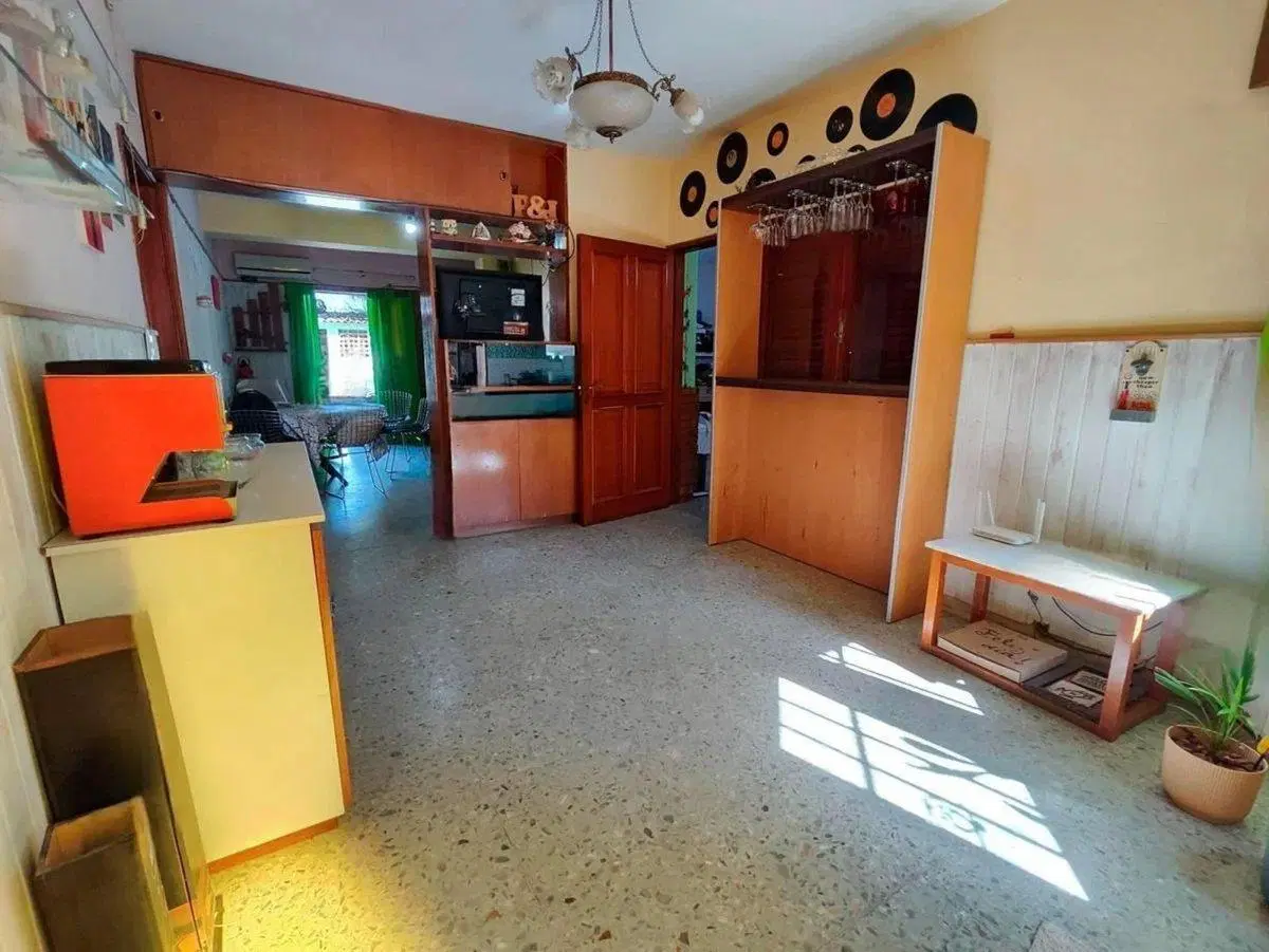 VENTA CASA 3 DORMITORIOS CON PATIO Y COCHERA 4