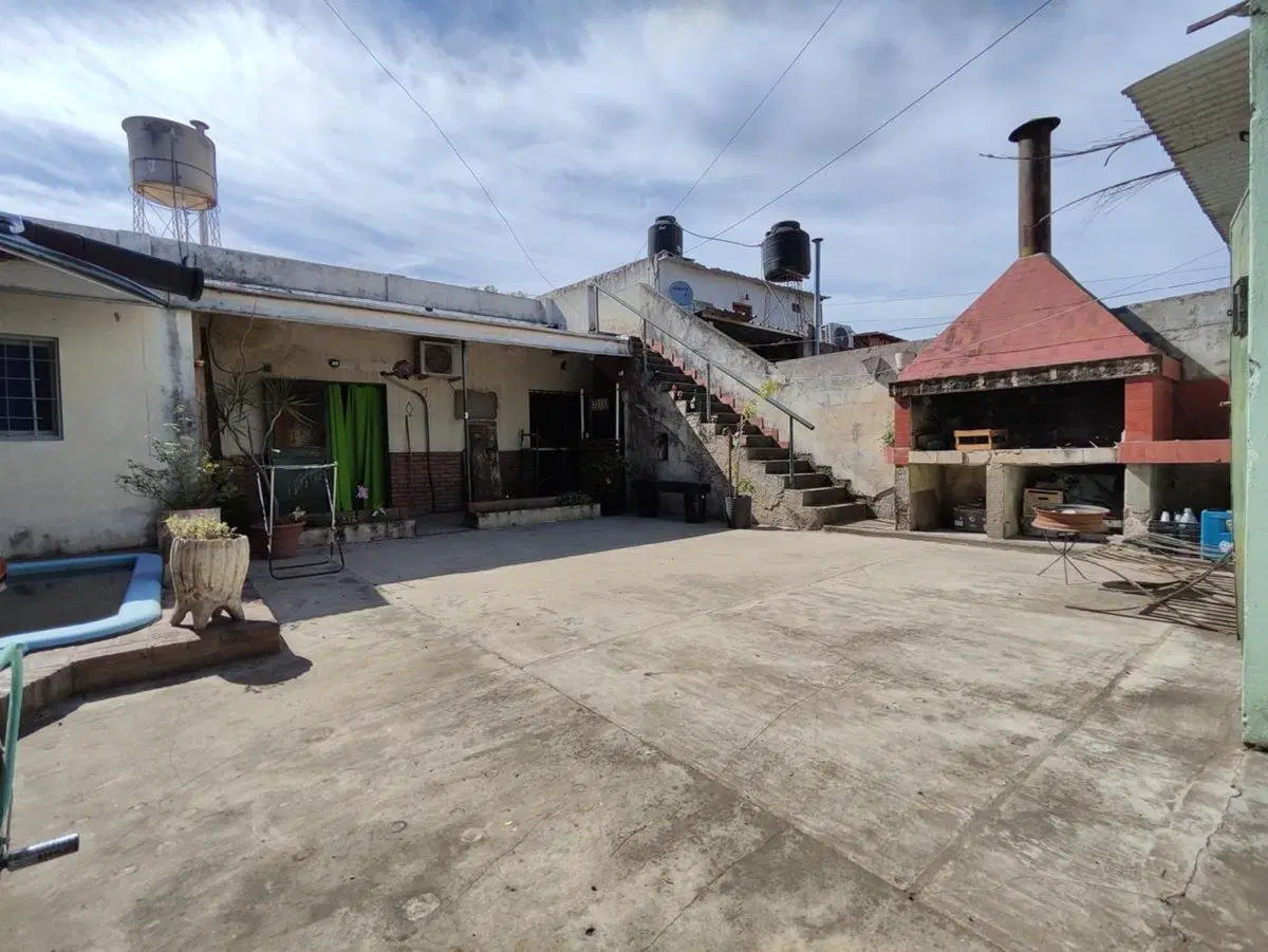 VENTA CASA 3 DORMITORIOS CON PATIO Y COCHERA 4