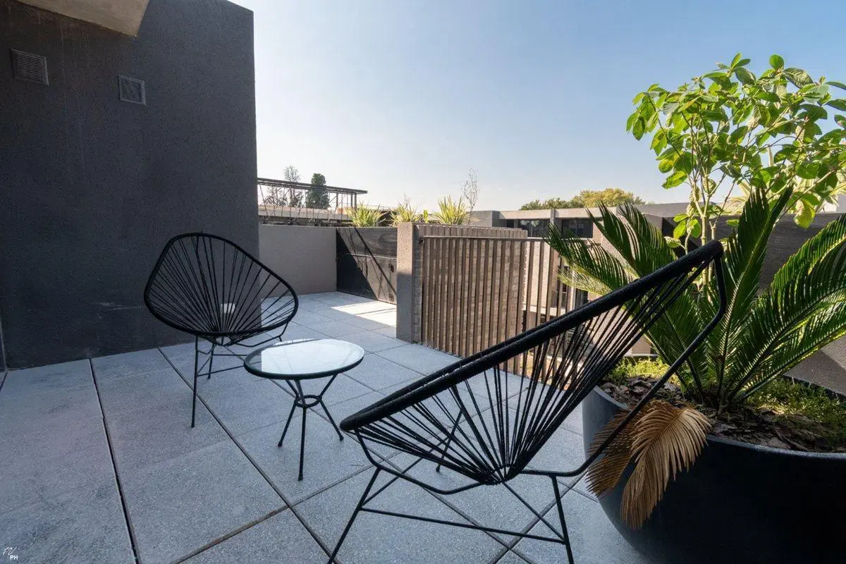 CASA EN VENTA 4 DORM + PILETA + PATIO FISHERTON 2