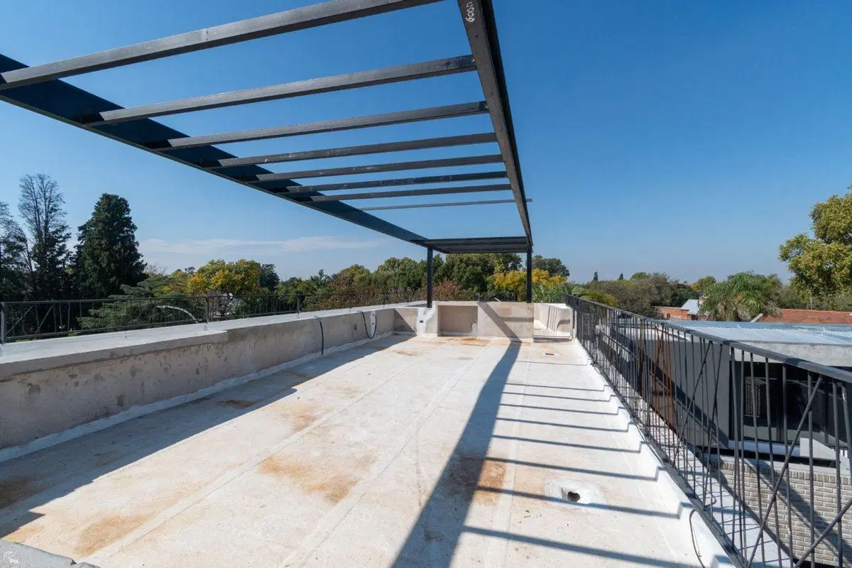CASA EN VENTA 4 DORM + PILETA + PATIO FISHERTON 4
