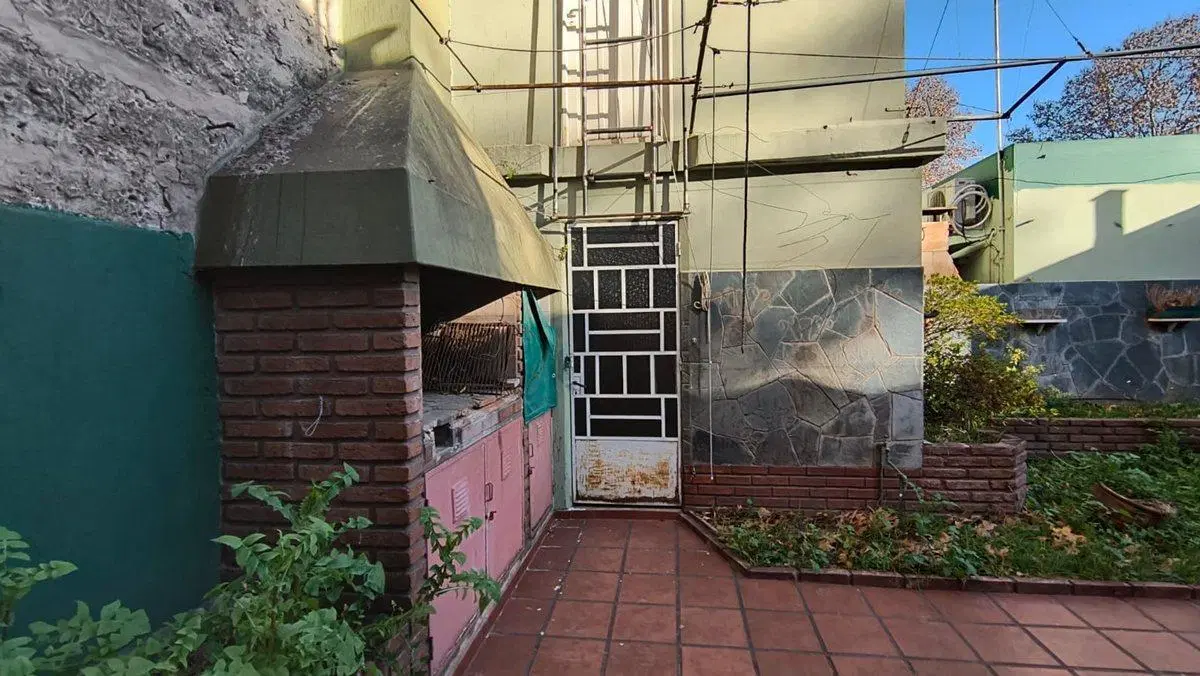 VENTA CASA TRES DORMITORIOS COCHERA Y JARDIN 3