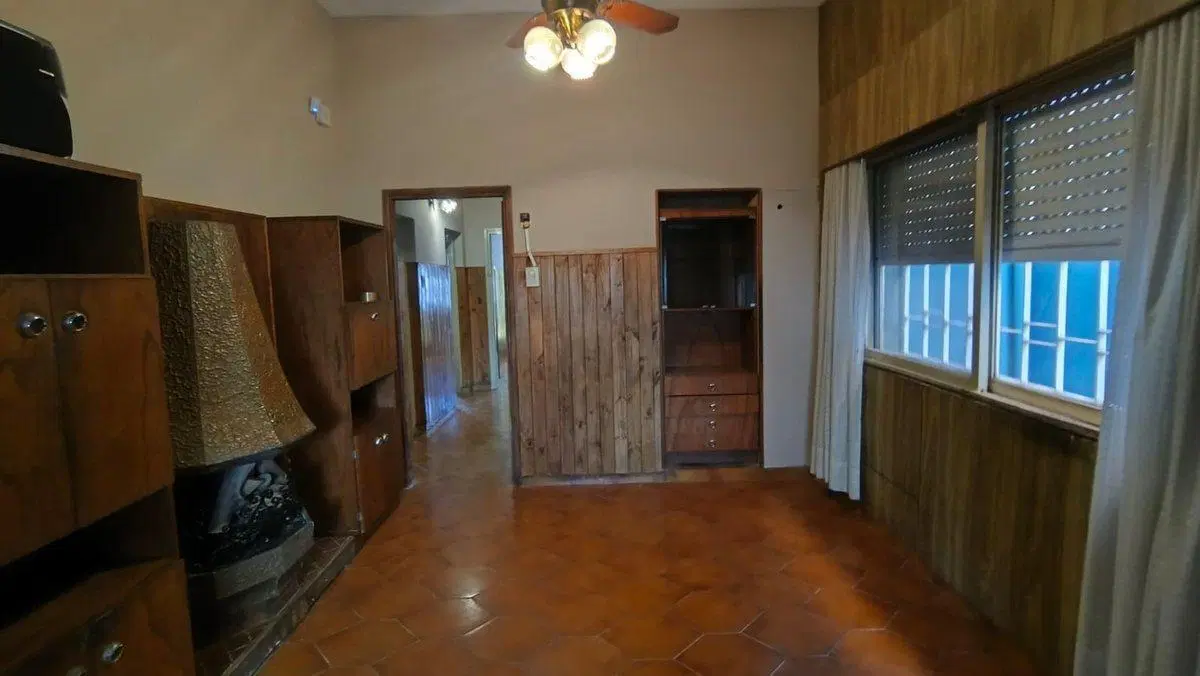 VENTA CASA TRES DORMITORIOS COCHERA Y JARDIN 4