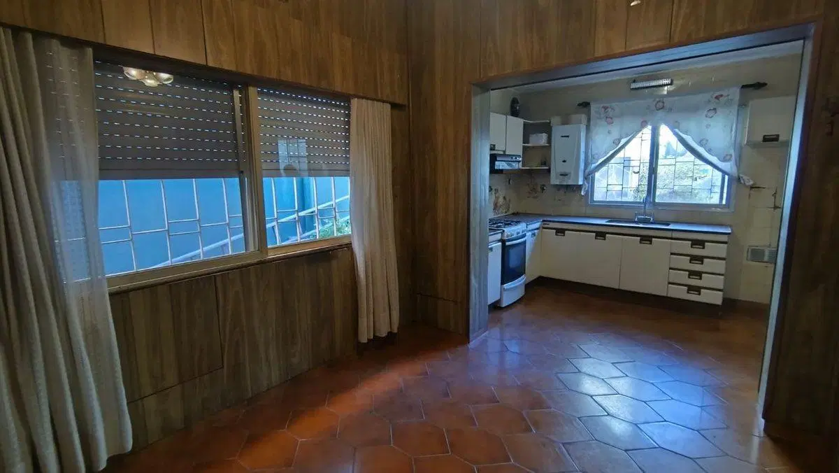 VENTA CASA TRES DORMITORIOS COCHERA Y JARDIN 8