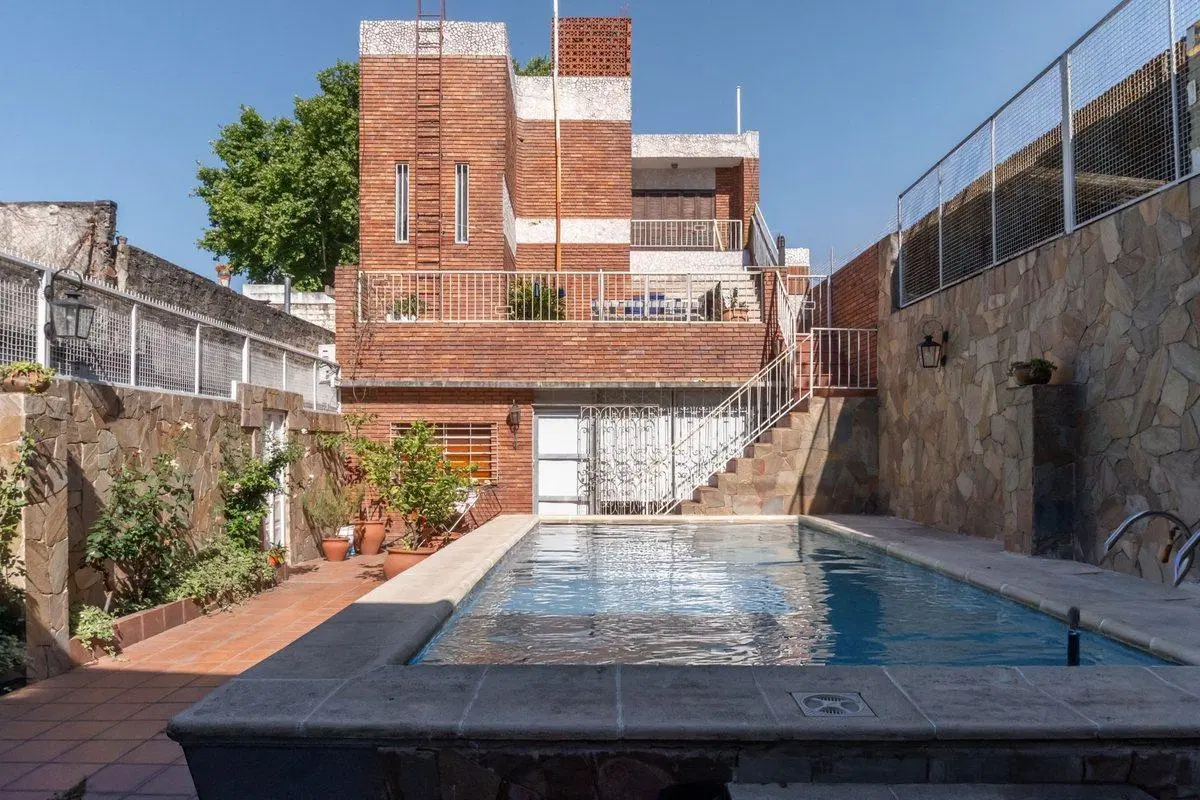 CASA EN VENTA CUATRO DORMITORIOS CURA 4