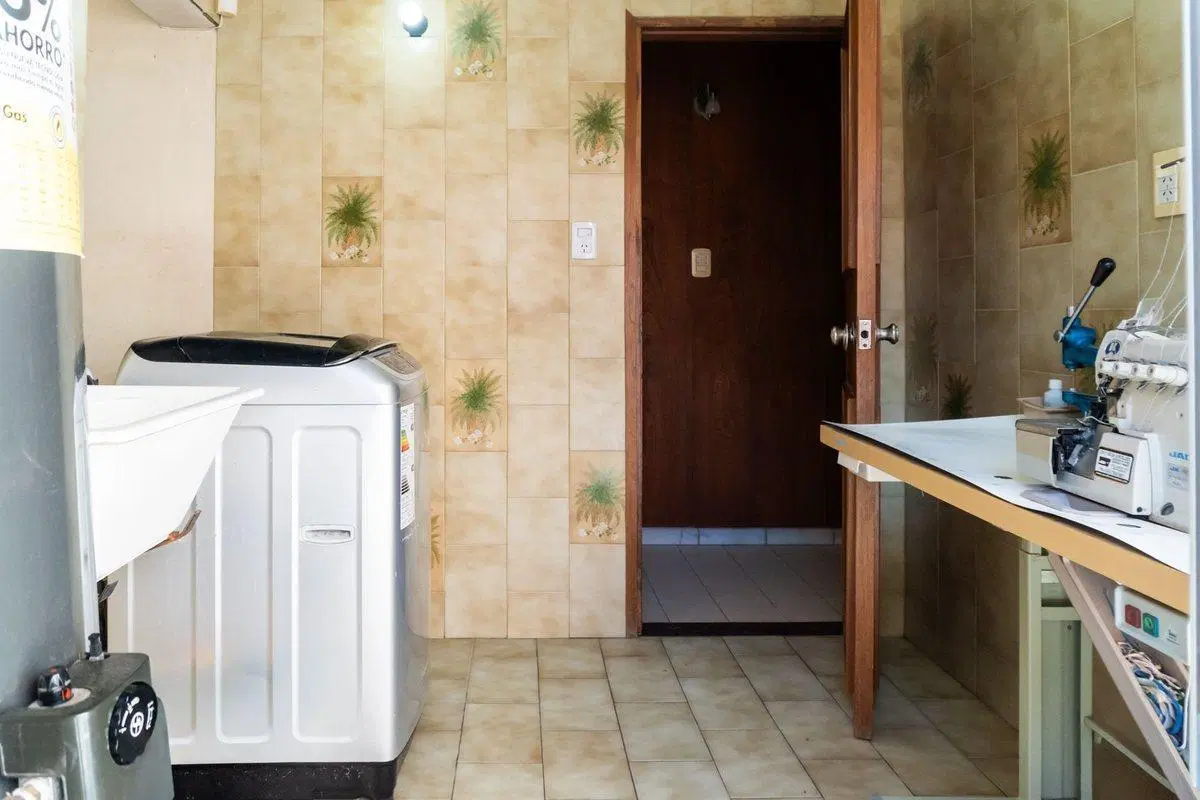 CASA EN VENTA CUATRO DORMITORIOS CURA 2