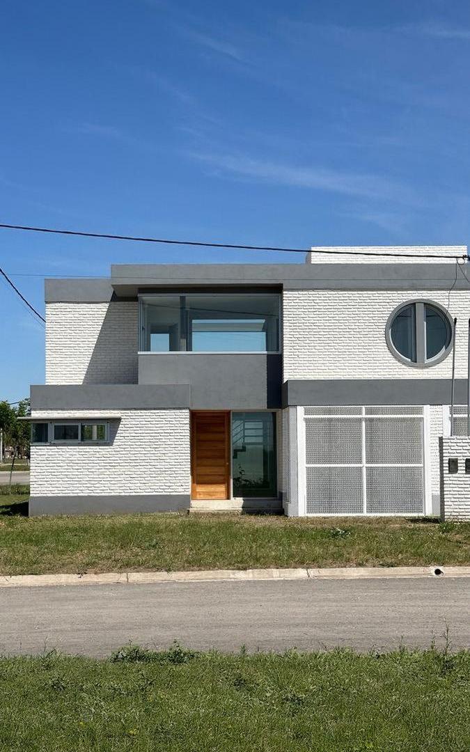 CASA EN VENTA 2 DORMITORIOS A ESTRENAR ALVEAR