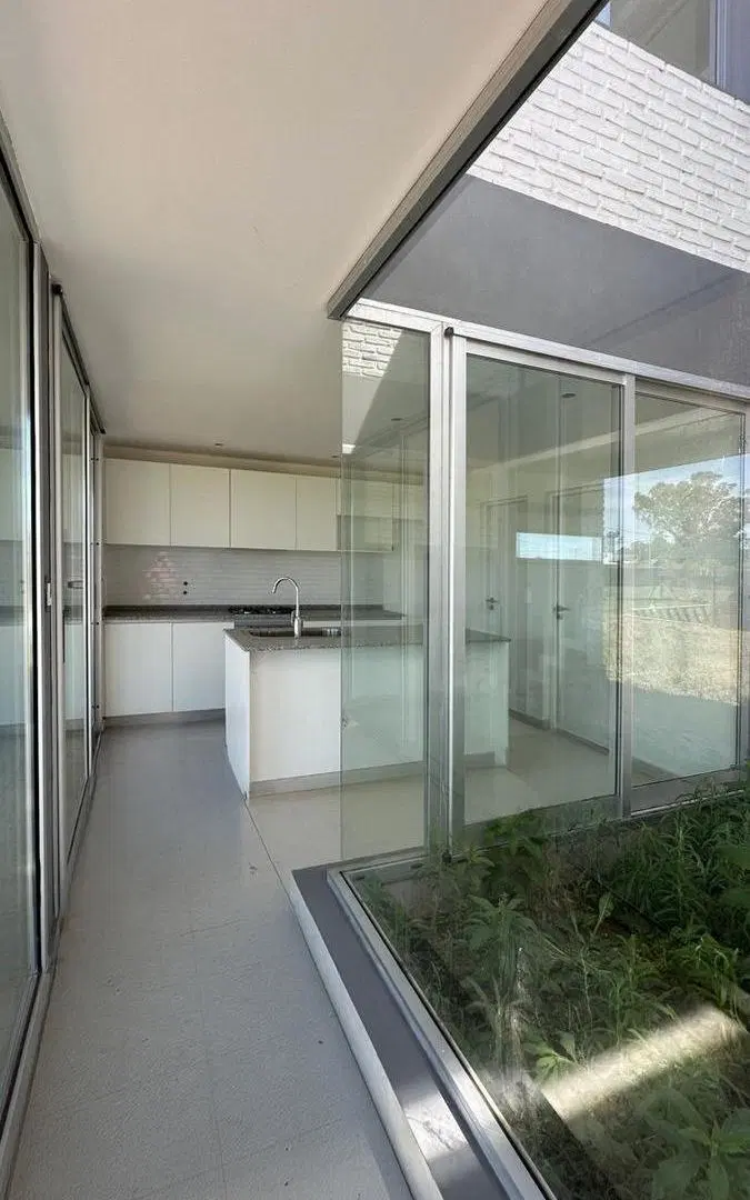 CASA EN VENTA 2 DORMITORIOS A ESTRENAR ALVEAR 2