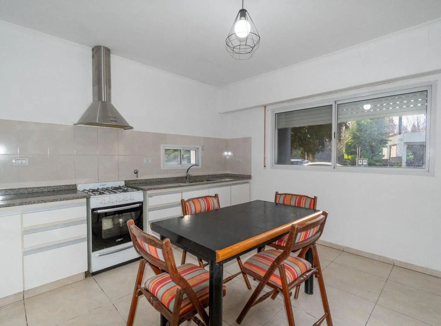 CASA EN VENTA DOS DORMITORIOS SOL PARANA P. ESTHER 2