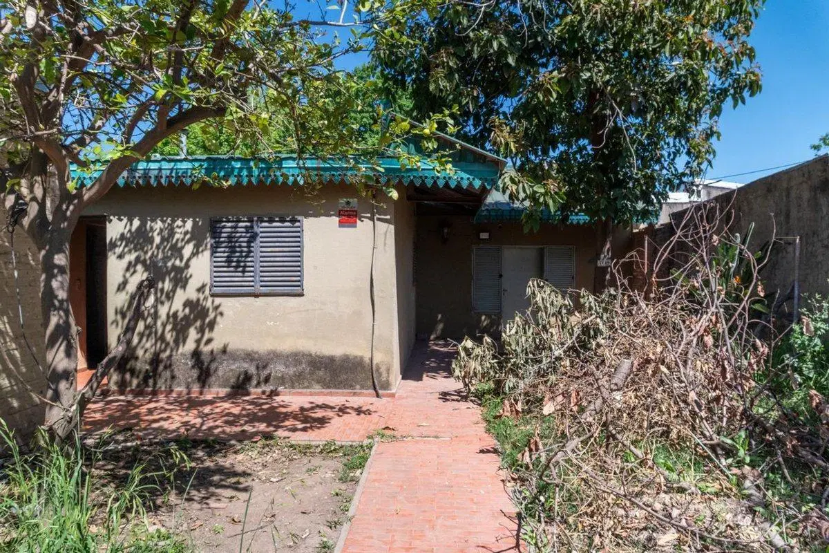 AMPLIA CASA EN VENTA, V.G.GALVEZ, 3 DORM, LOCAL CO 5
