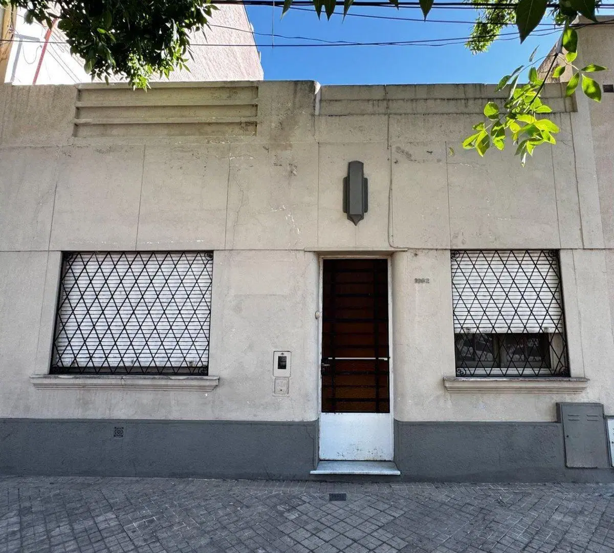 CASA EN VENTA 2 DORMITORIOS ESPAÑA Y HOSPITALES 2