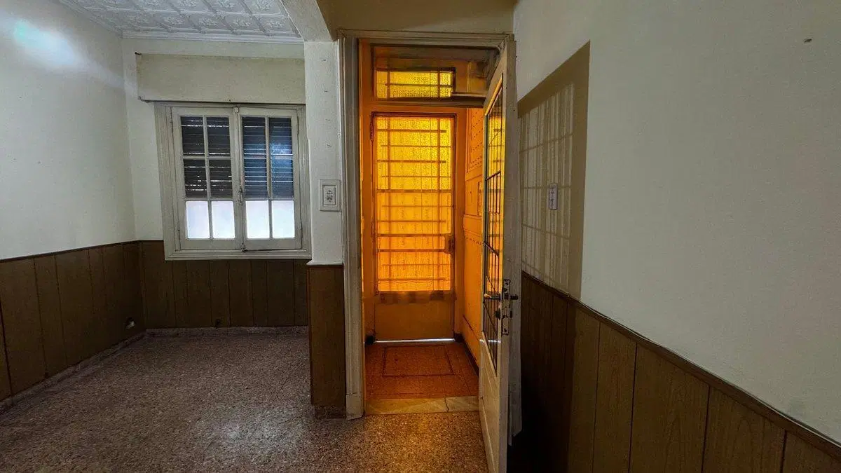 CASA EN VENTA 2 DORMITORIOS ESPAÑA Y HOSPITALES 3