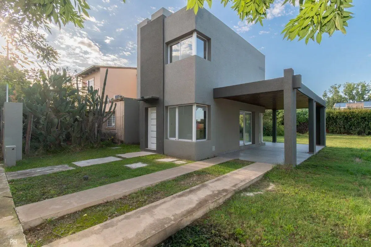 VENTA CASA 2 DORMITORIOS Y JARDÍN FUNES A ESTRENAR 5