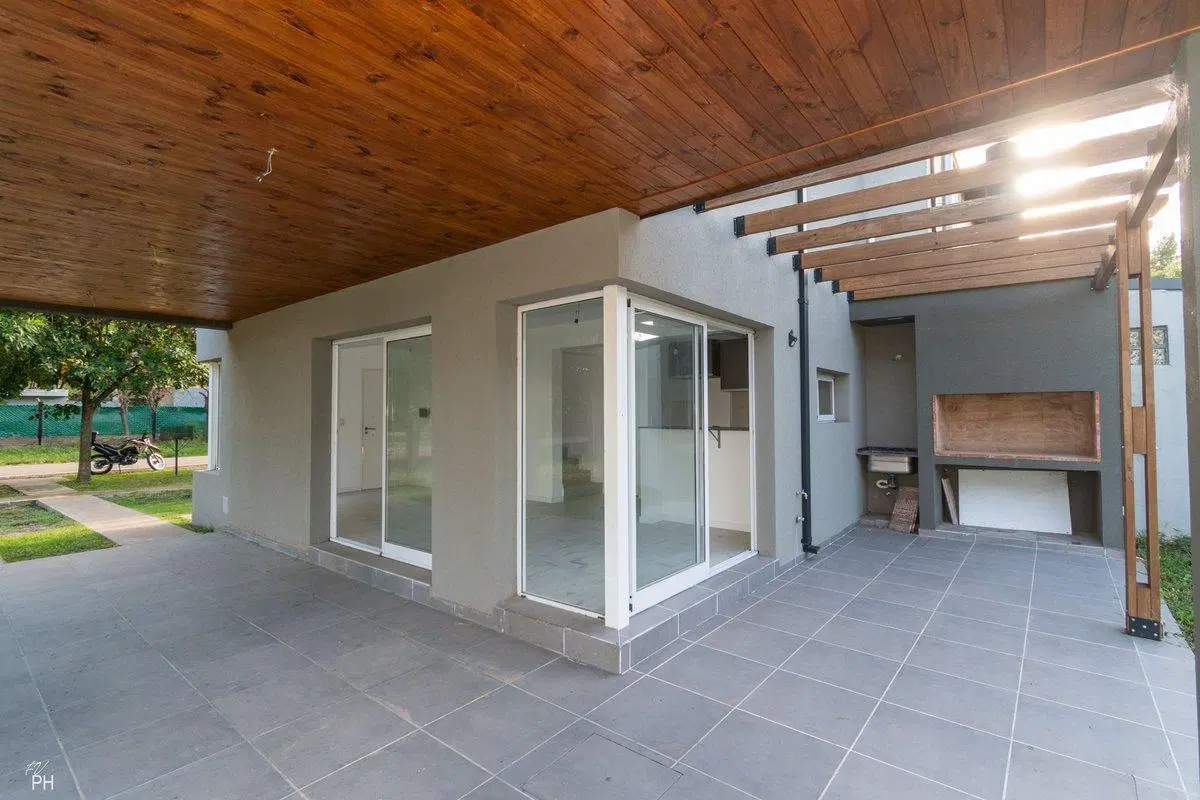 VENTA CASA 2 DORMITORIOS Y JARDÍN FUNES A ESTRENAR 4
