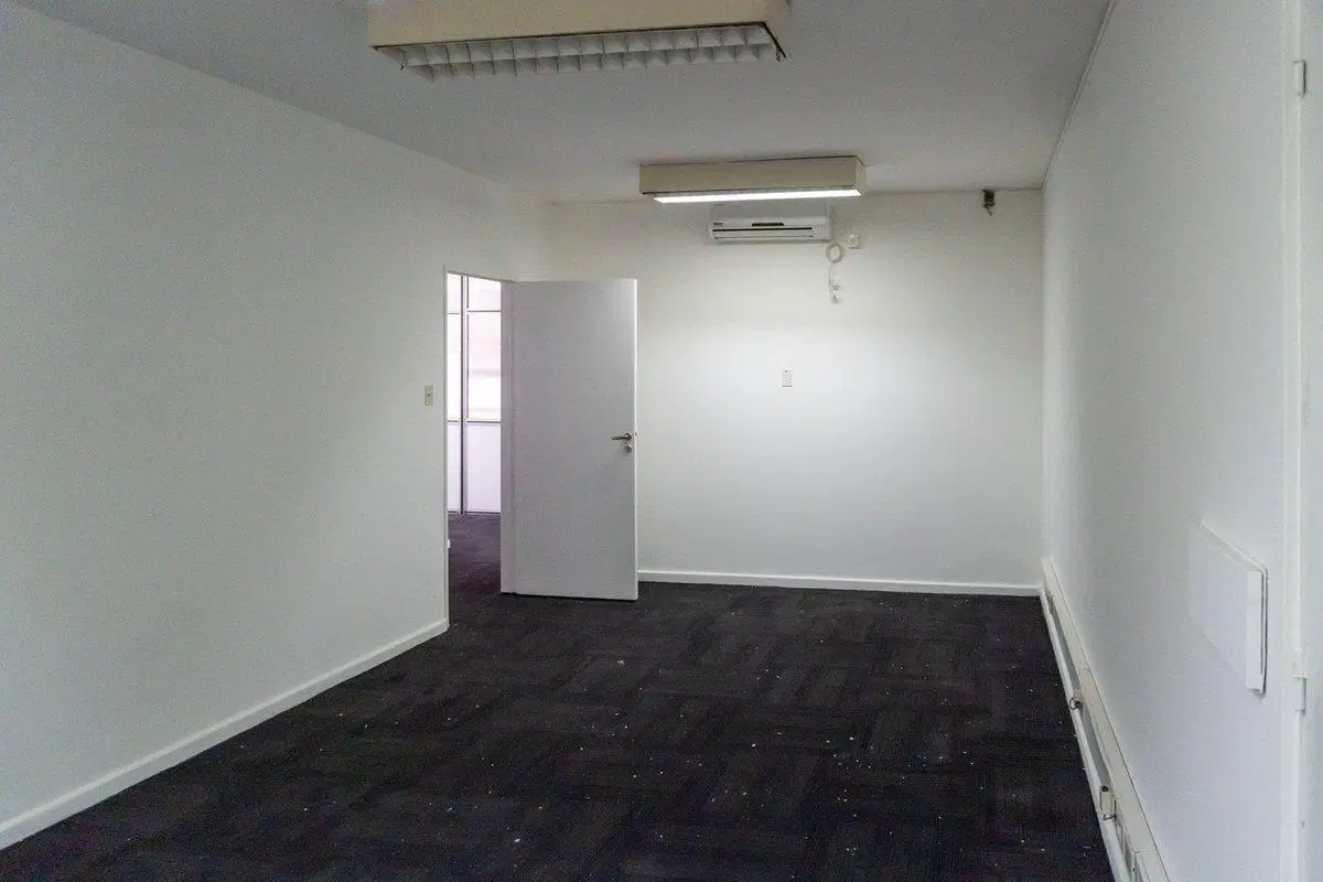 ALQUILER DE OFICINA CON TESORO EN EL SUBSUELO 4