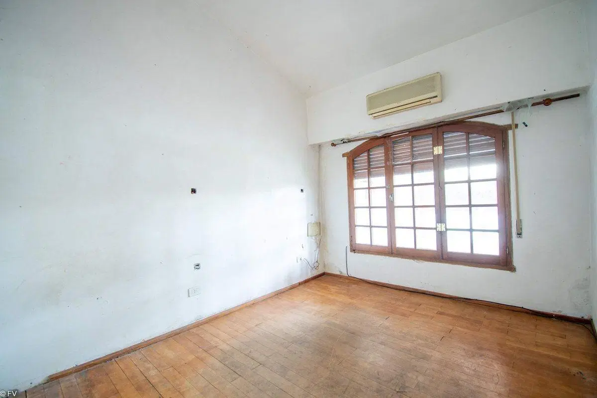 CASA EN VENTA CON PATIO LA FLORIDA 5