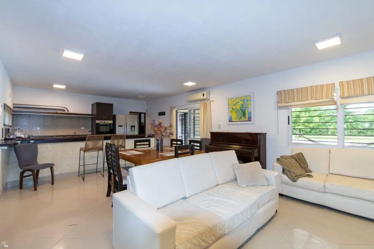 VENTA CASA FUNES 4 DORMITORIOS, PILETA Y QUINCHO 5