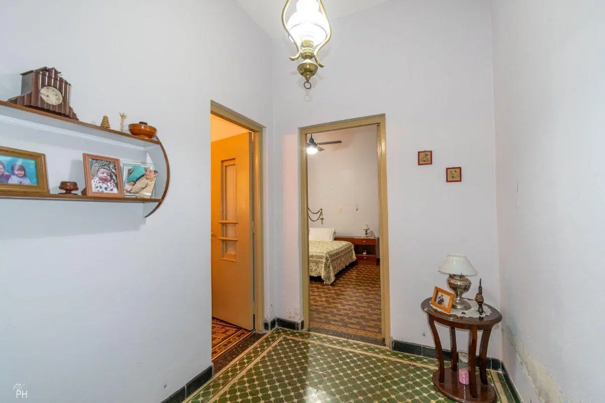 CASA CON LOCAL Y CONSTRUCCIÓN EN VENTA B. LARREA 5
