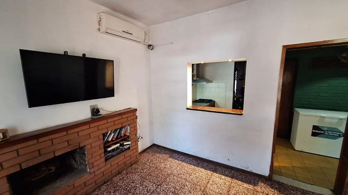 CASA EN VENTA 2 DORMITORIOS CON COCHERA 2