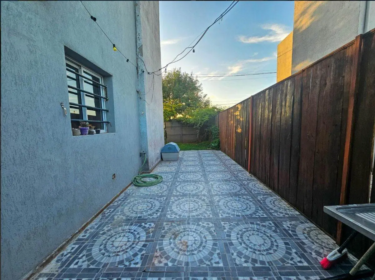 VENTA CASA CON PILETA EN FUNES TOWN 5