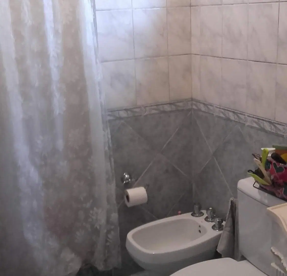 VENTA 2 CASAS CON SALON COMERCIAL COCHERA LUDUEÑA 5