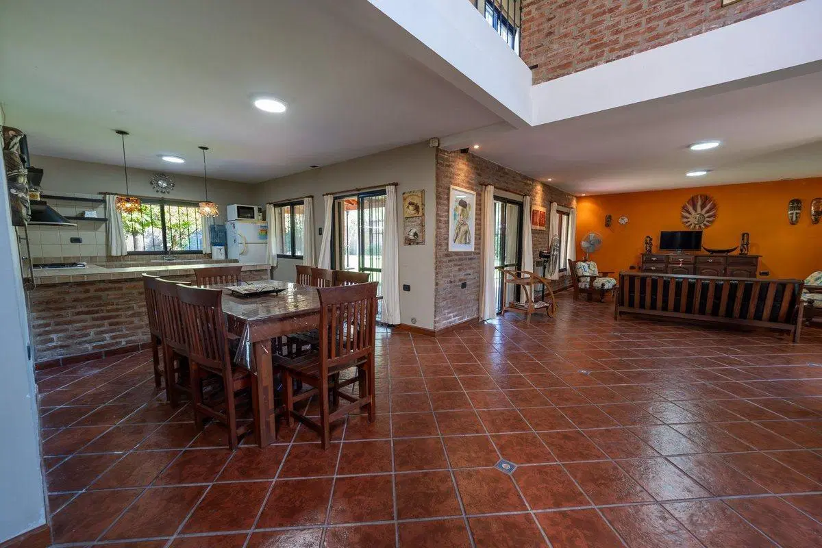 VENTA CASA 3 DORMITORIOS FUNES 3