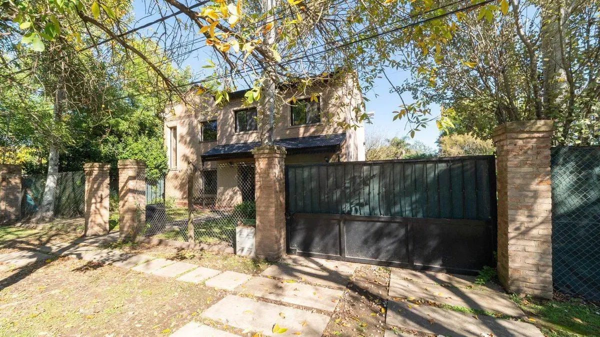 VENTA CASA 3 DORMITORIOS FUNES 4