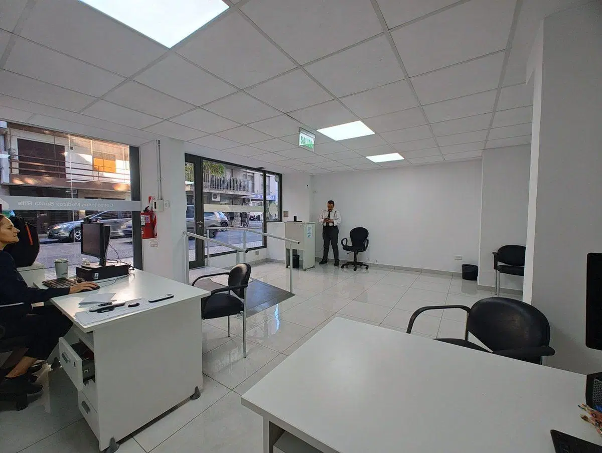 LOCAL COMERCIAL EN VENTA  ESTRENAR EXCELENTE RENTA 4