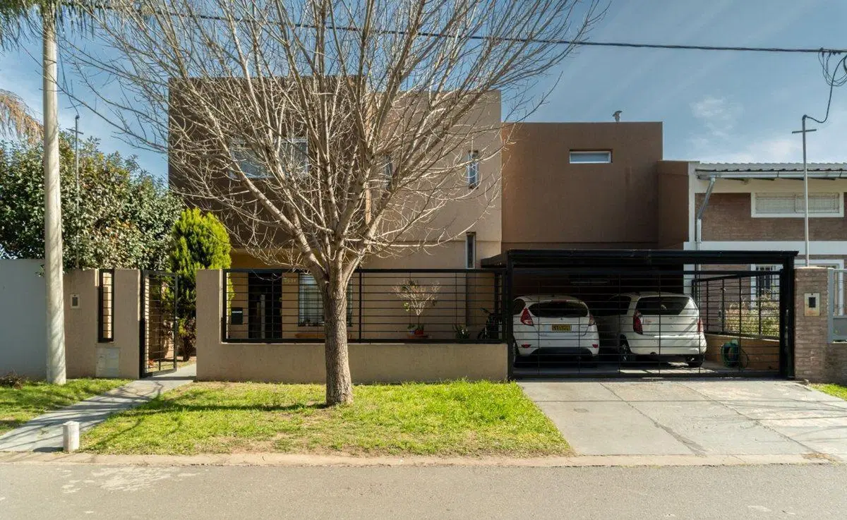 CASA EN VENTA 3 DORM  BARRIO MIRADOR DEL PUENTE 4