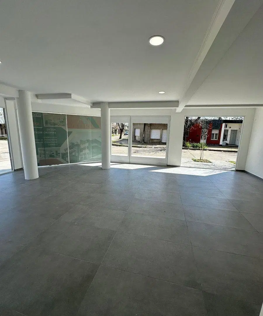VENTA LOCAL COMERCIAL A ESTRENAR 103 M2 - CASILDA 5