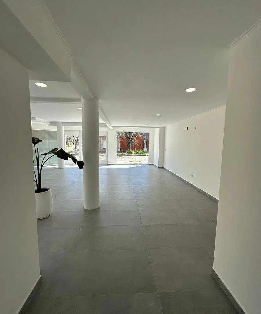 VENTA LOCAL COMERCIAL A ESTRENAR 103 M2 - CASILDA 4