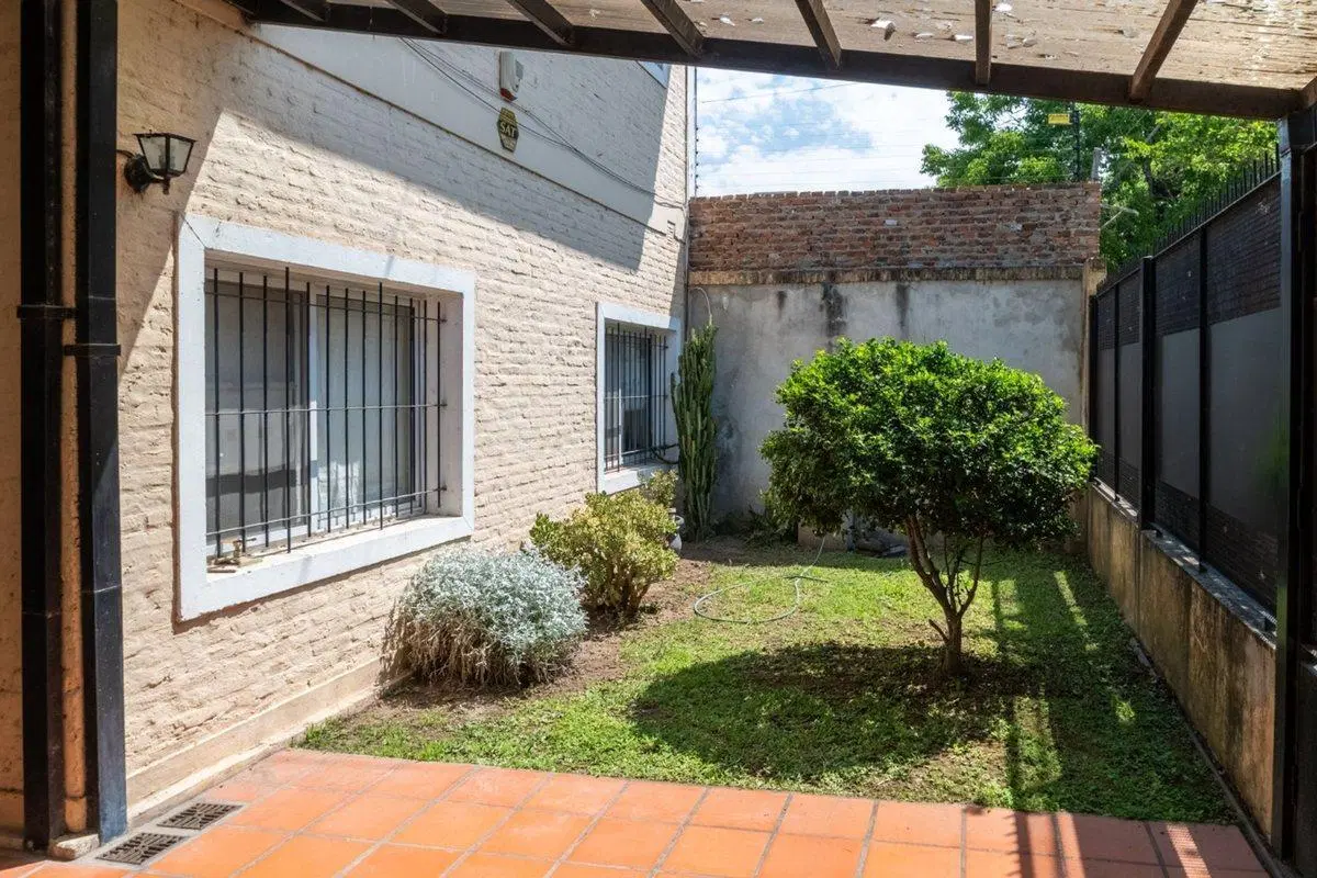 CASA EN VENTA  3 DORMITORIOS LA FLORIDA 4