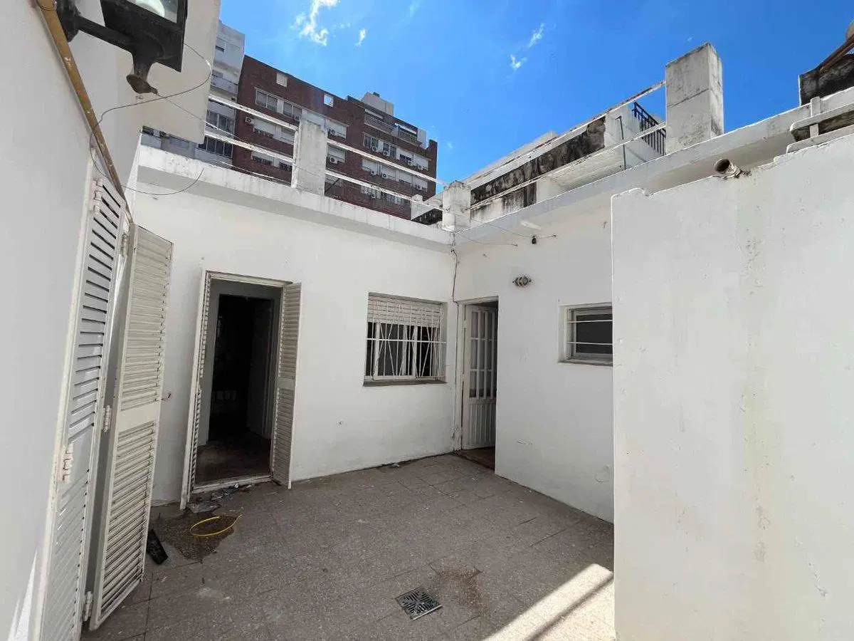 CASA DE PASILLO EN VENTA 2 DORM CON PATIO LOURDES 5