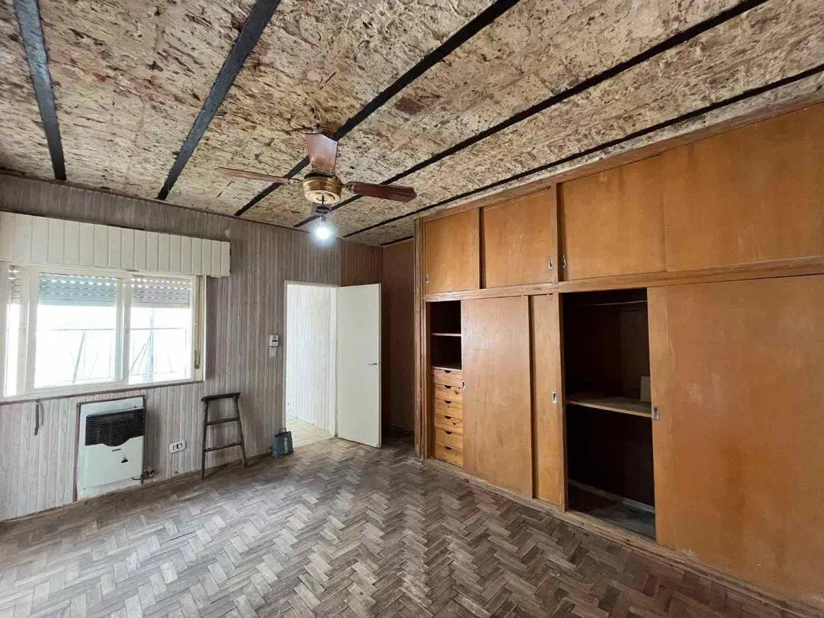 CASA DE PASILLO EN VENTA 2 DORM CON PATIO LOURDES 8