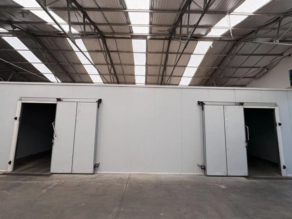 ALQUILER GALPON 450m - CAMARA 105m + CLARK 2