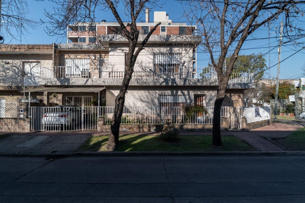 Venta - Casa 3 Dormis - cochera b. Arroyito