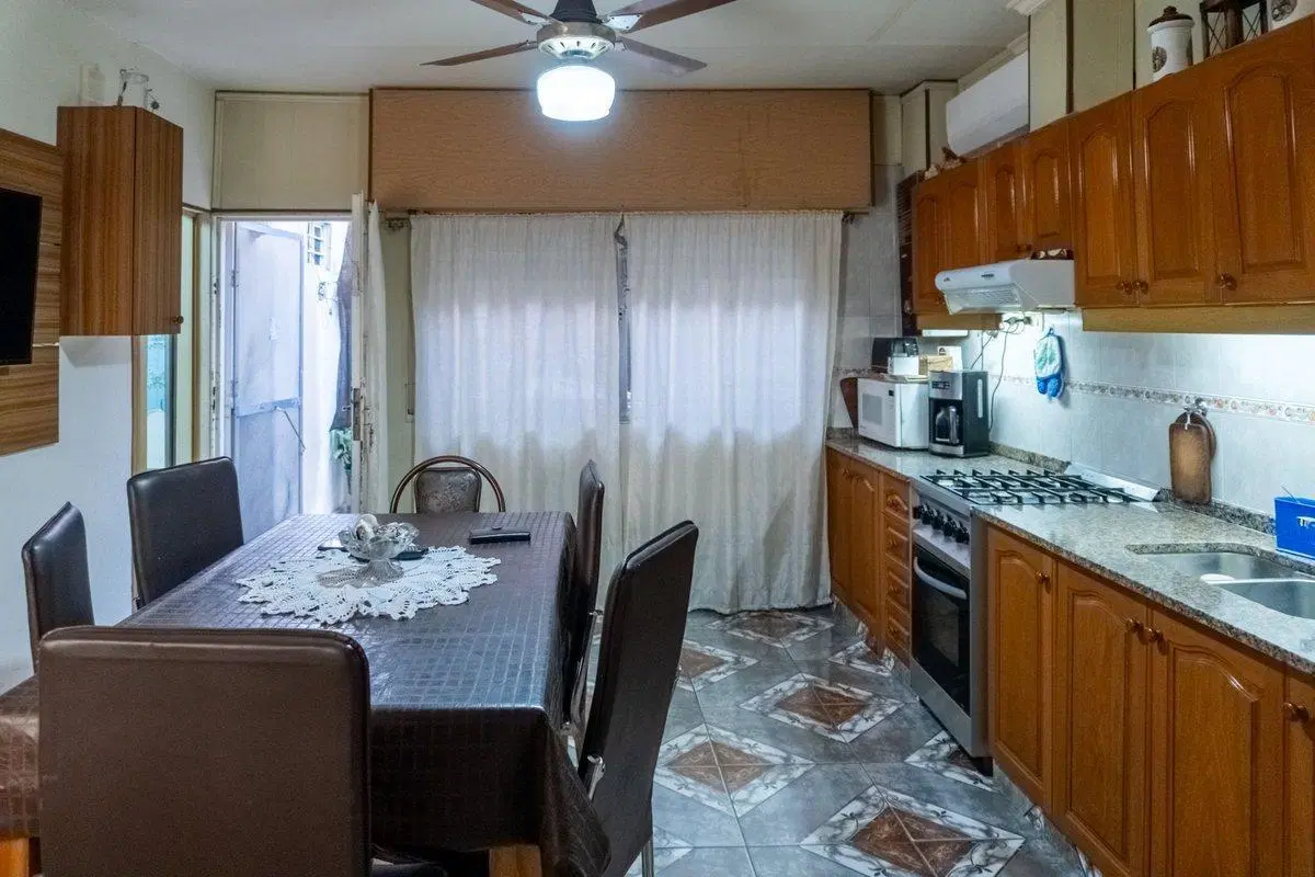 Venta - Casa 3 Dormis - cochera  b. Arroyito 8